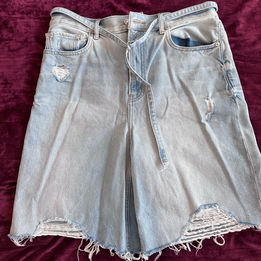 Express Bermuda jorts with built in belt. No size but fits like small/medium